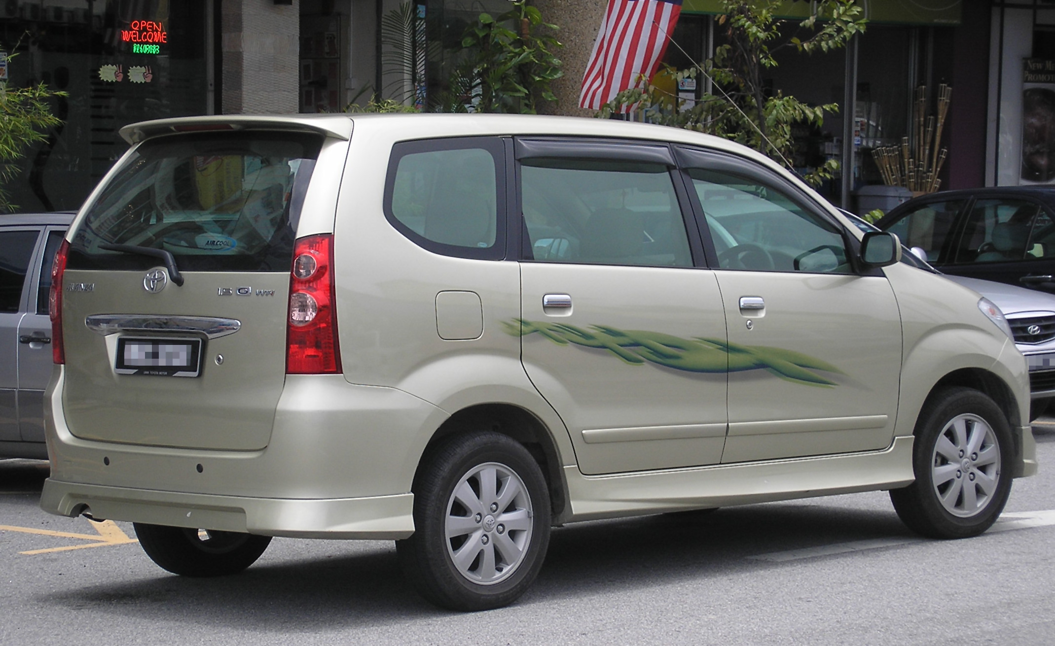 File:Toyota Avanza (first generation, first facelift) (rear), Serdang