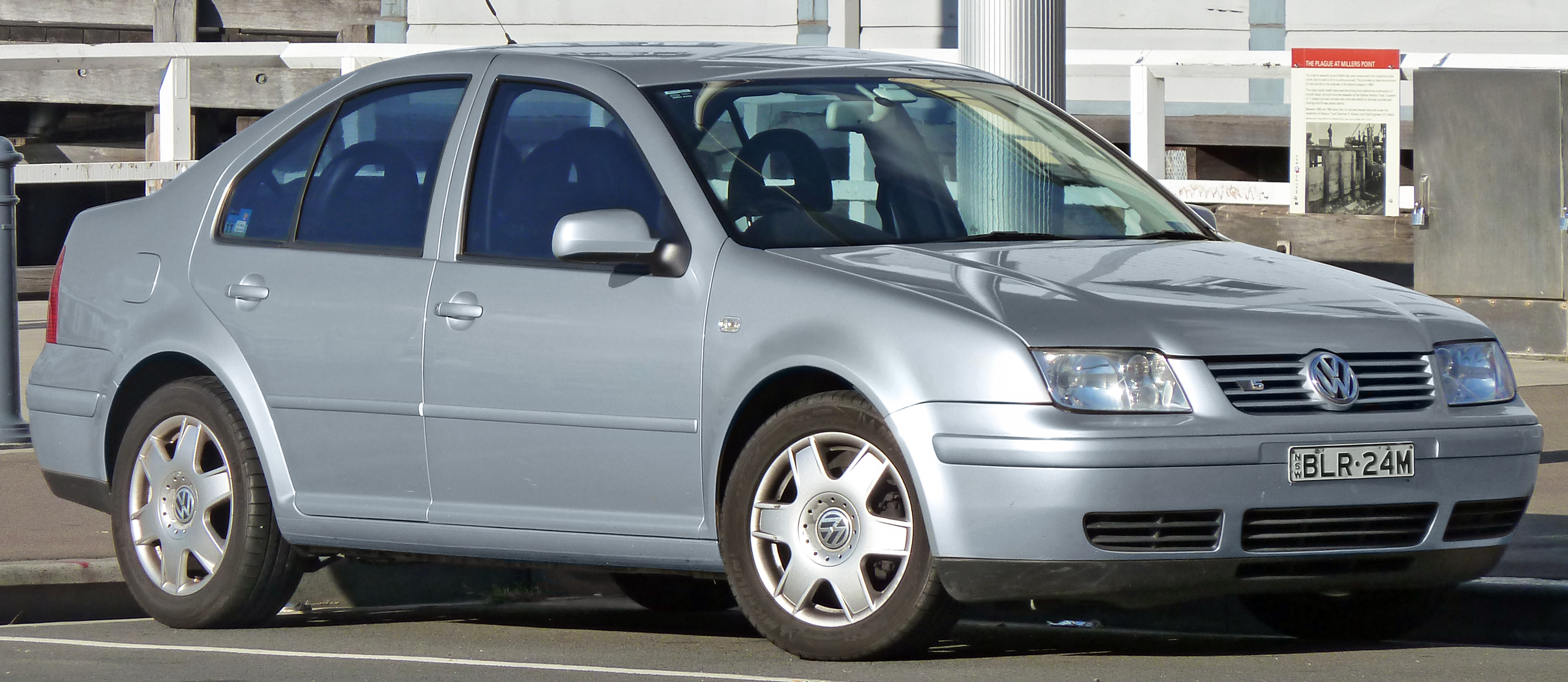 File:1999-2004 Volkswagen Bora (1J) V5 sedan (2011-03