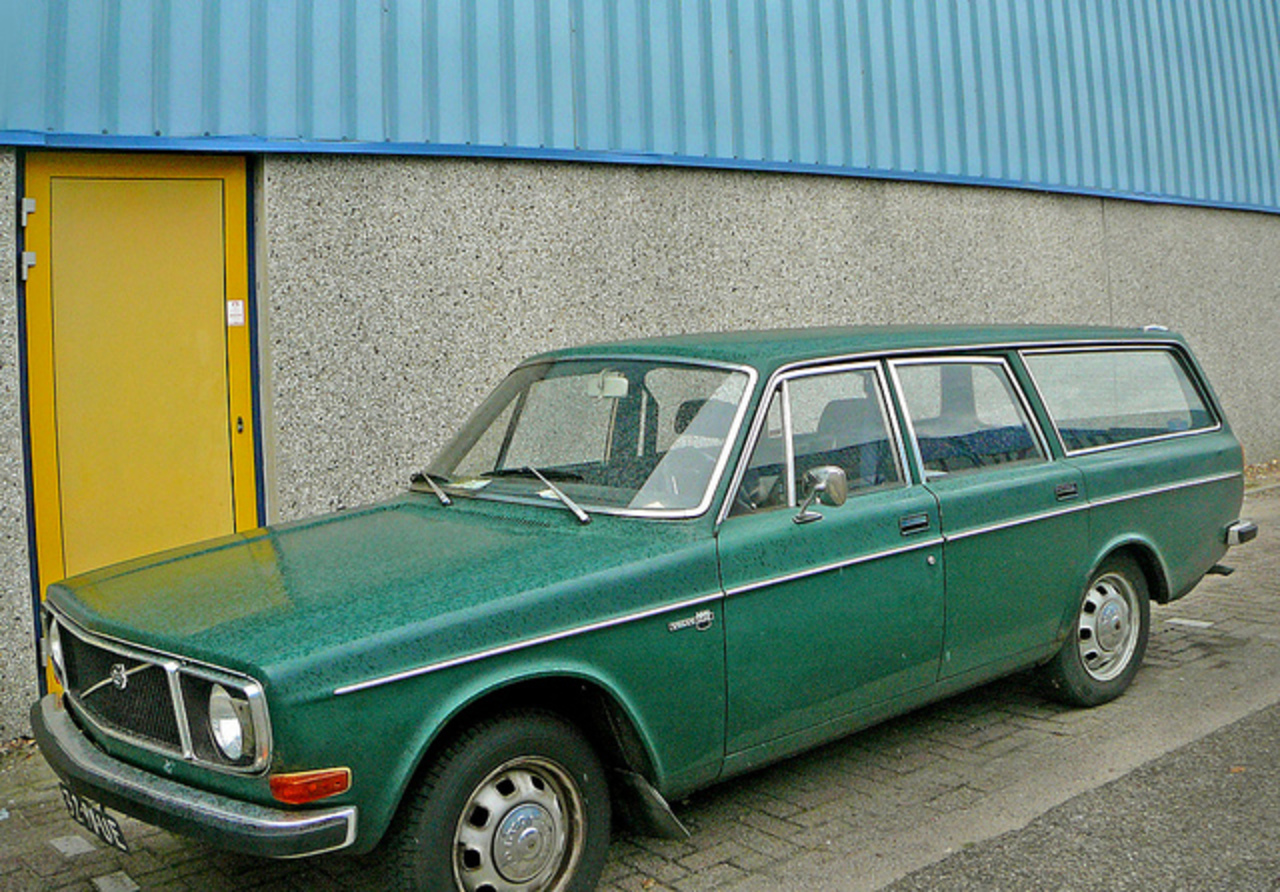 Volvo 145Dl wagon