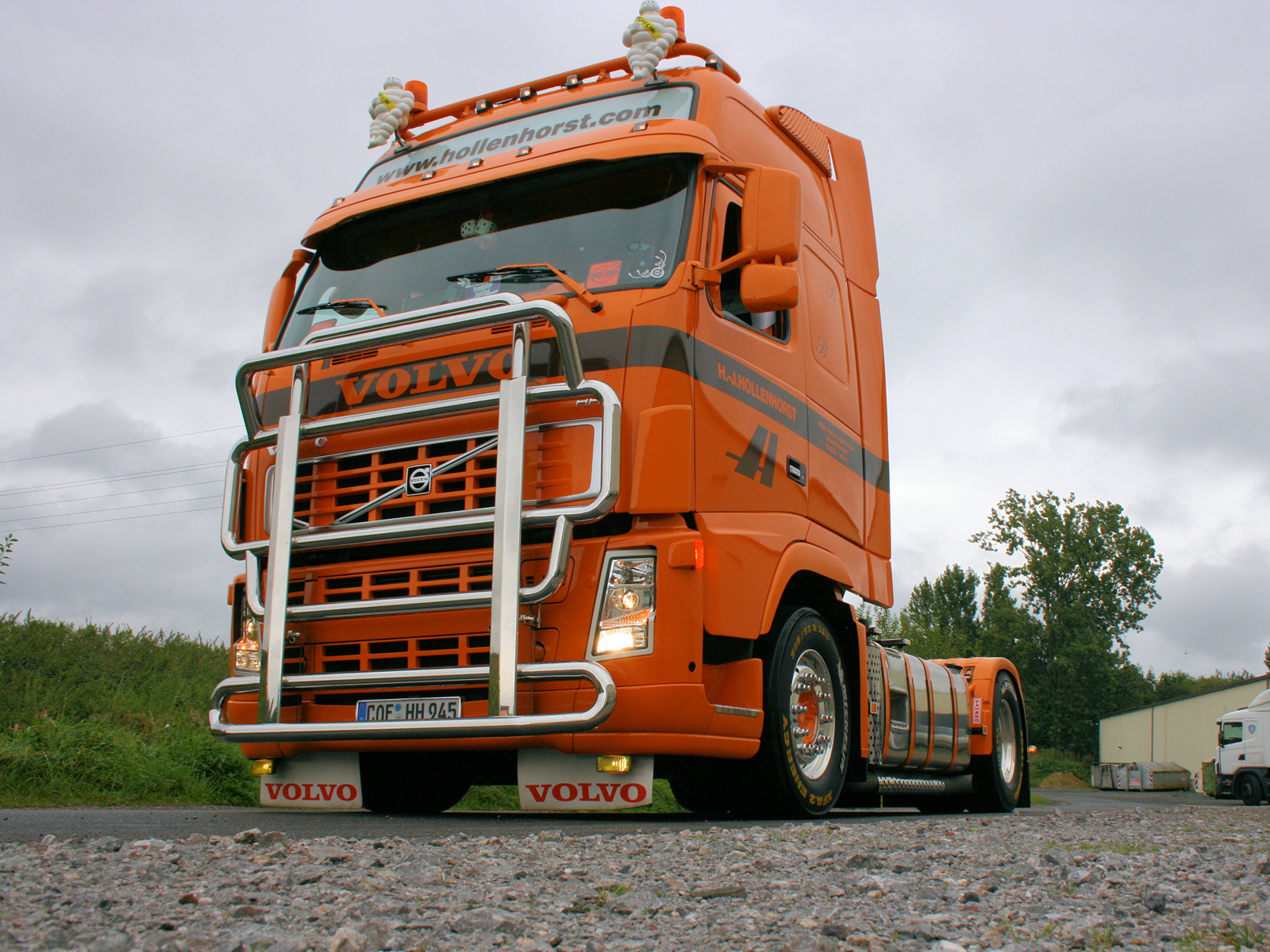 You can vote for this Volvo FH12 photo