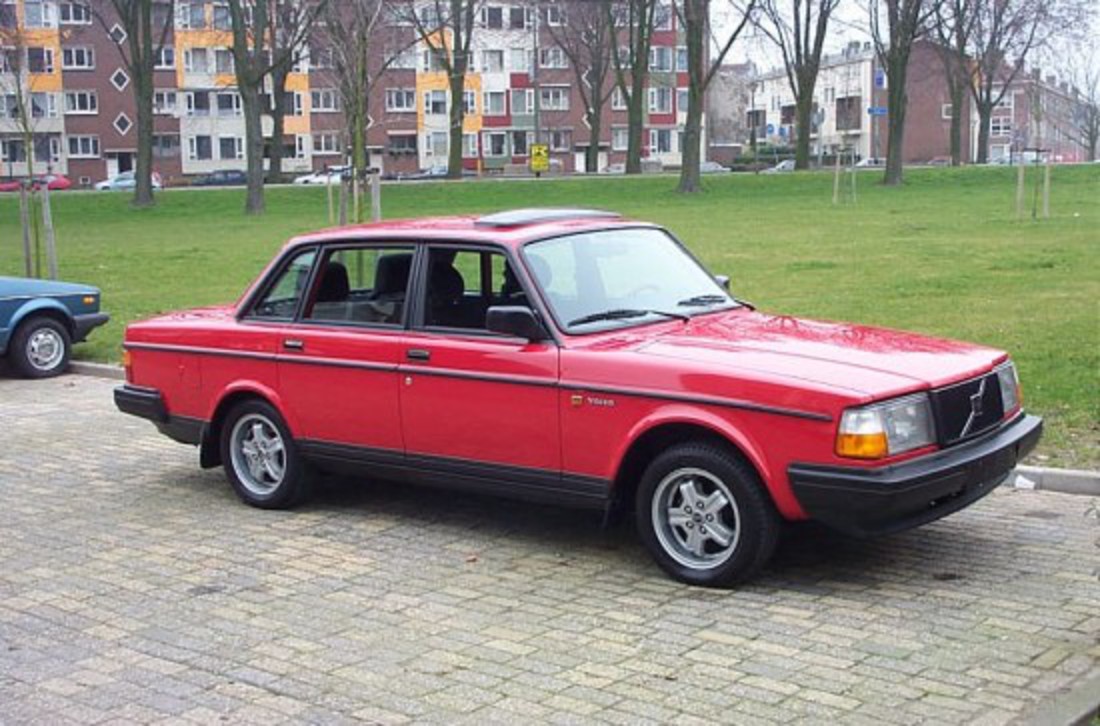 Wilt u meer informatie over deze prachtige Volvo 240 GLT 1988 oldtimer?
