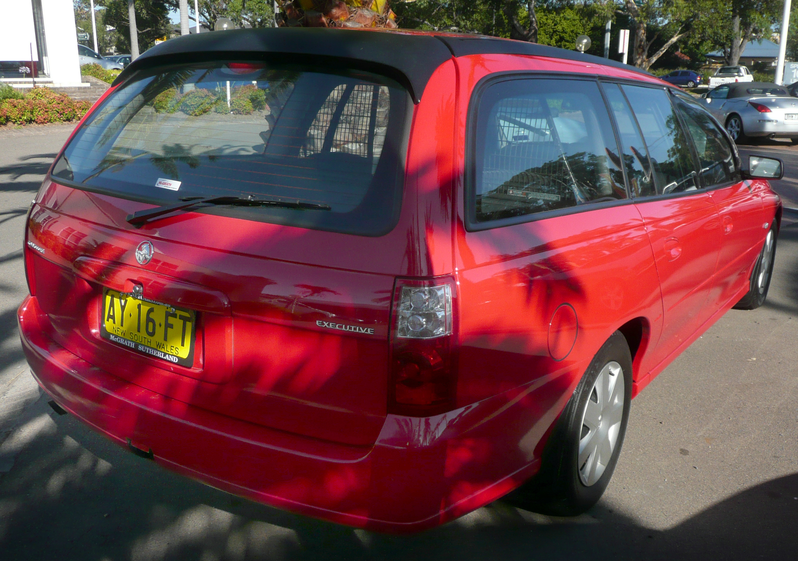 File:2005 Holden VZ Commodore Executive station wagon 02.jpg