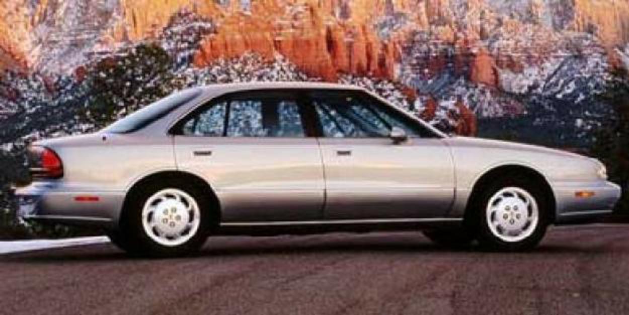 Pictures of 1998 OLDSMOBILE 88 4dr Sdn LS