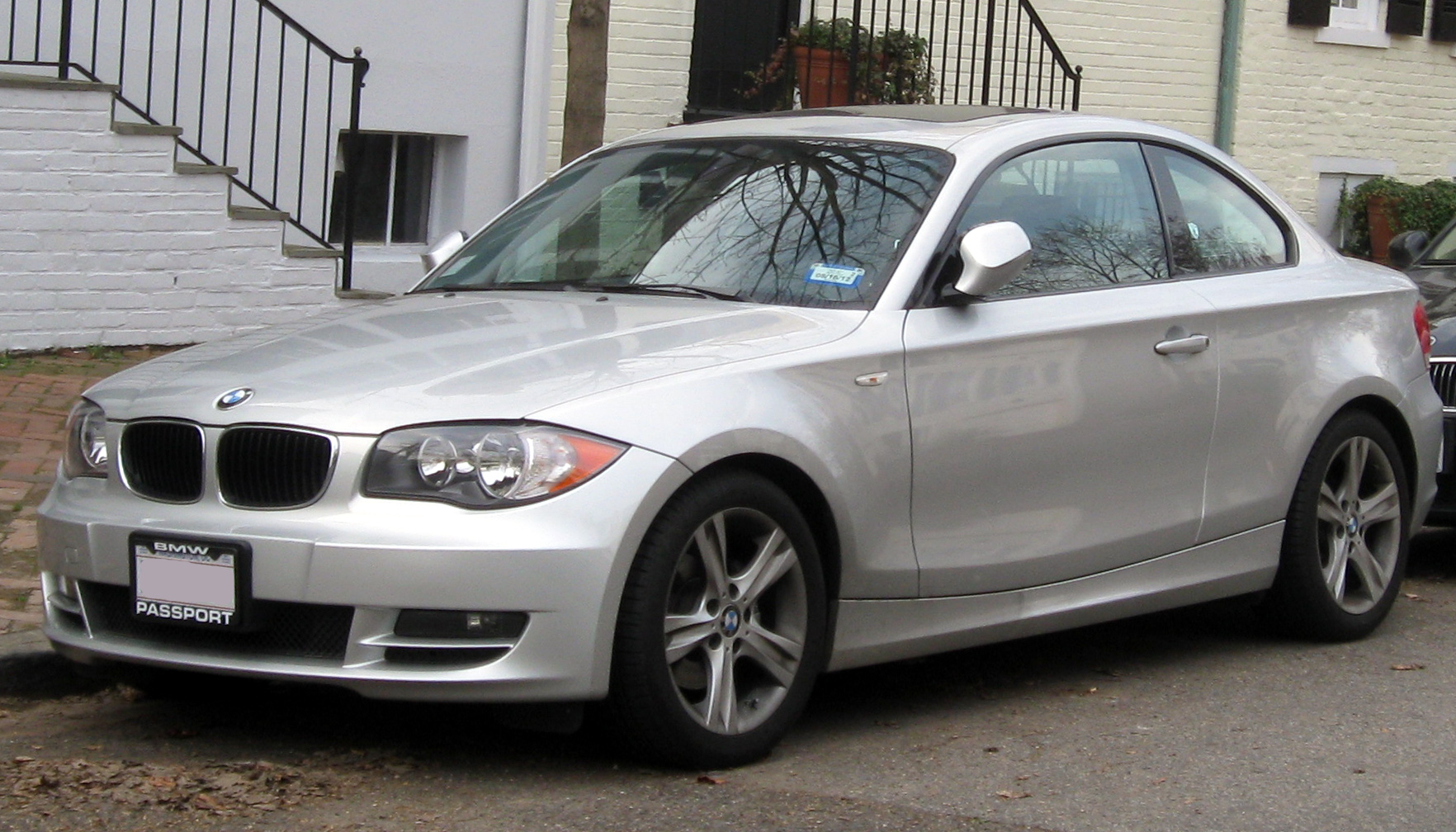 File:BMW 1-Series coupe -- 12-15-2011.jpg