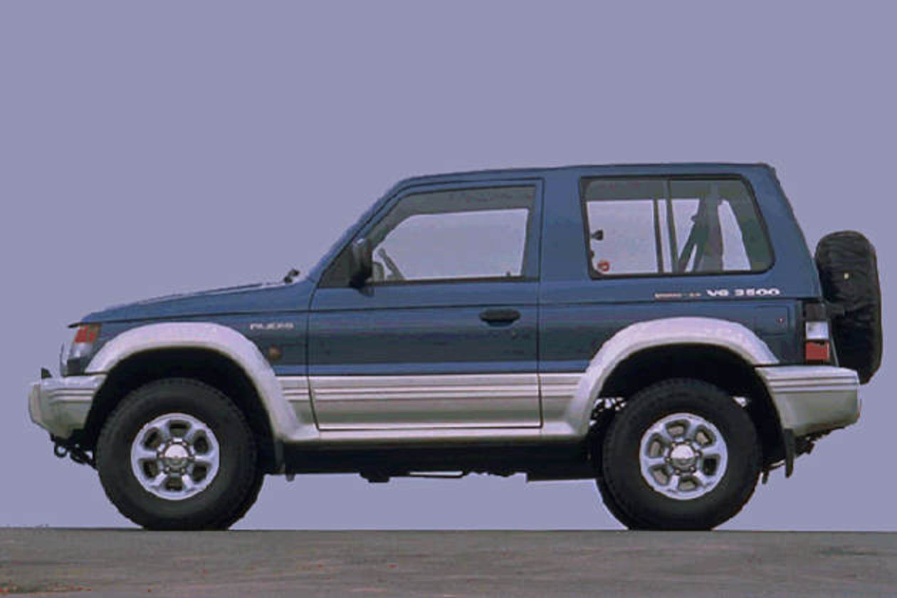 Мицубиси 3 двери. Митсубиси Паджеро 2 дверный. Mitsubishi Pajero 2 поколение 3 двери. Мицубиси Паджеро 3 дверный. Mitsubishi Pajero 1999 3 двери.