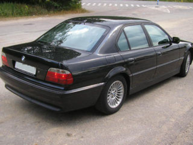 BMW 750iA Shadowline 5.4 240kW