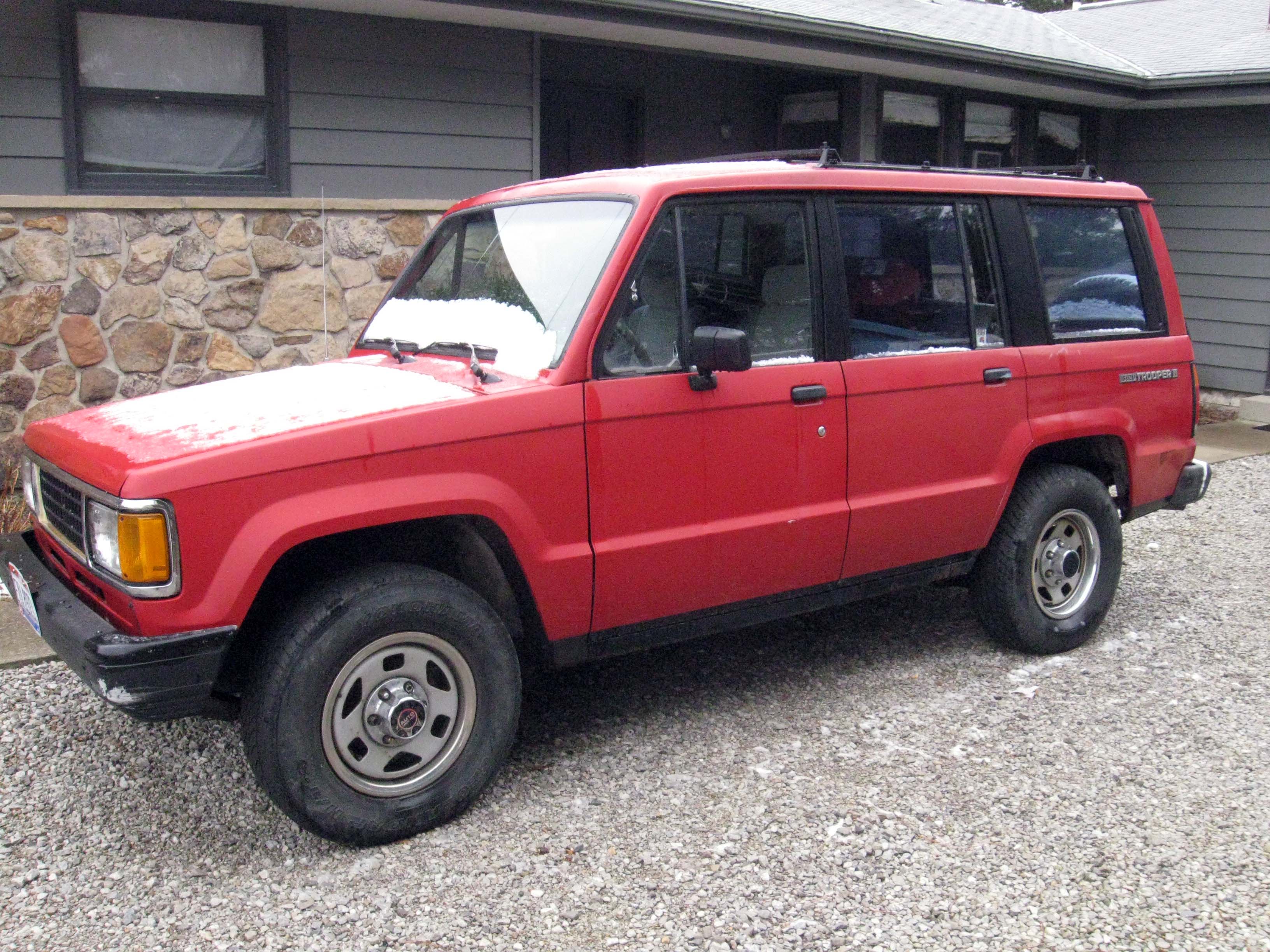 Трупер. Isuzu Trooper 1988. Исузу Трупер 1988. Исузу Трупер Трупер. Исузу Трупер 89.