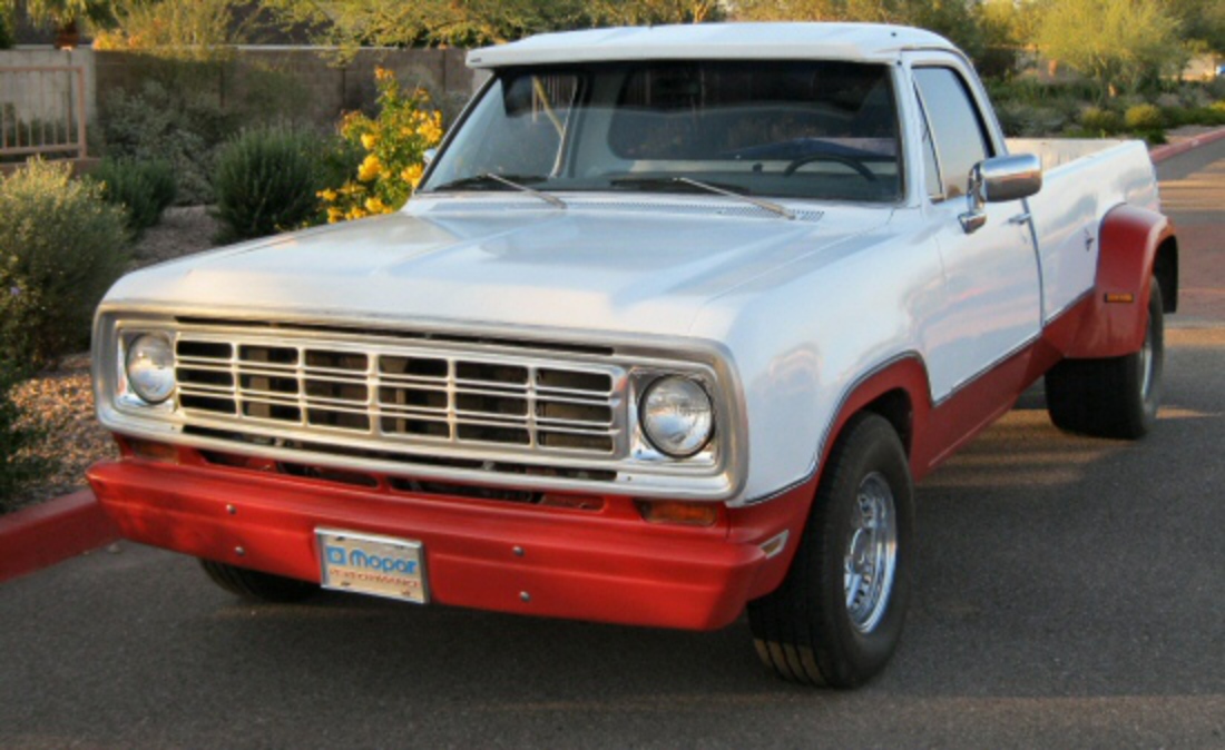 1975 Dodge D-200 Pickup Truck Engine is a 440 cubic inch with an automatic
