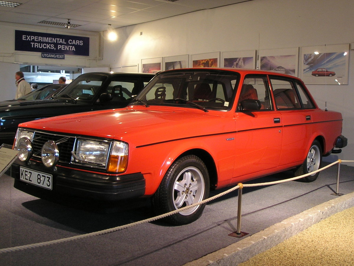 Volvo 244GLT Turbo â€“ Sweden. ÄŒesko-SlovenskÃ¡ motoristickÃ¡ databÃ¡ze