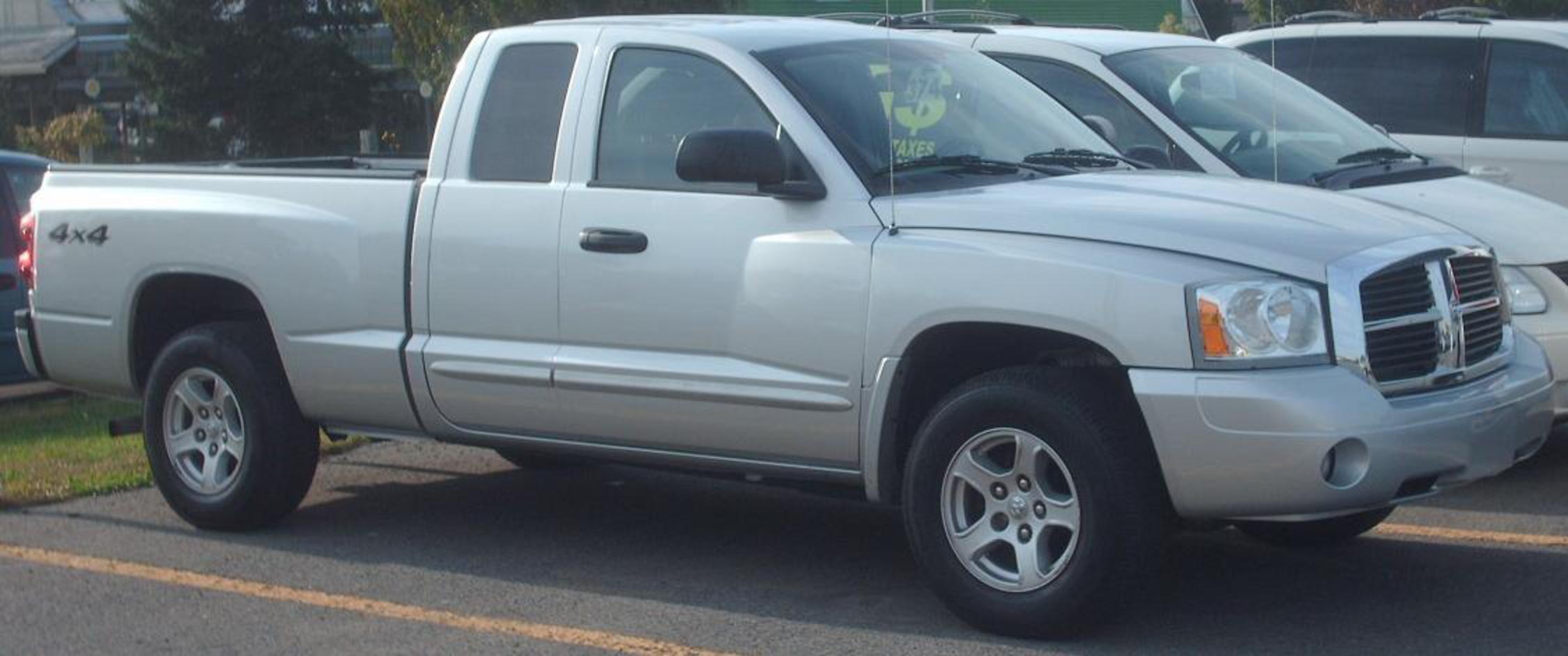 File:2005-07 Dodge Dakota Extended Cab 4x4.jpg