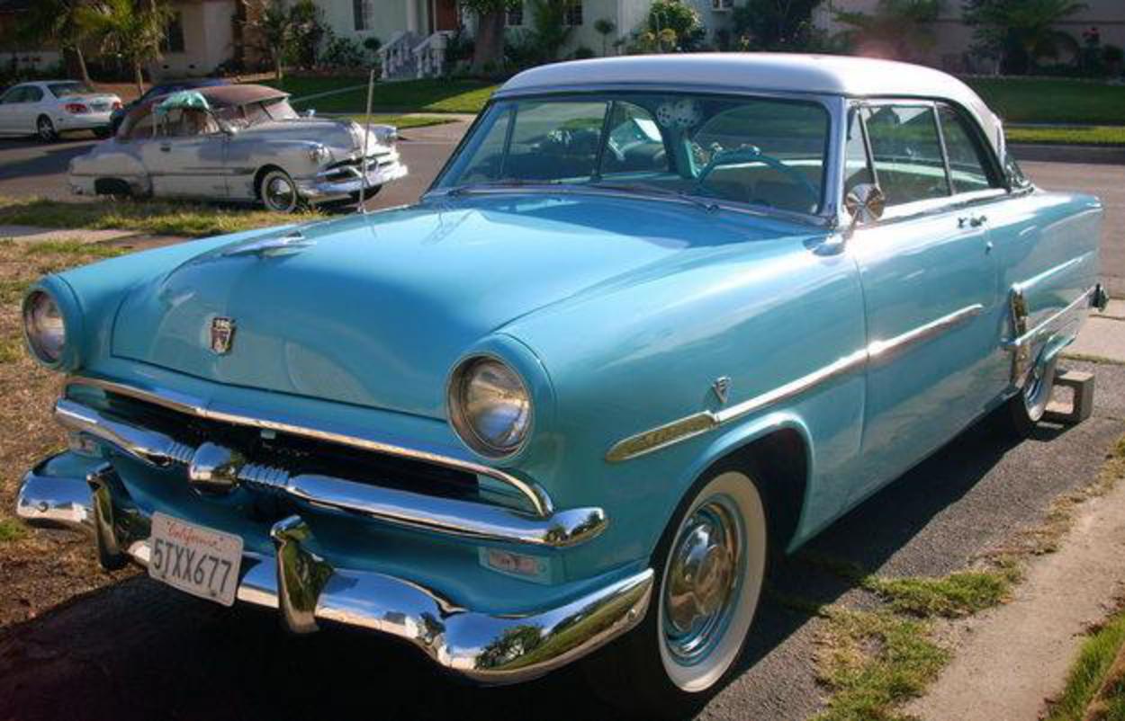 Ford Crestline 1952