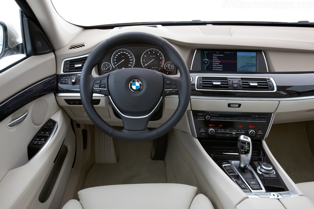 BMW 550i Gran Turismo - High Resolution Image (11 of 12)