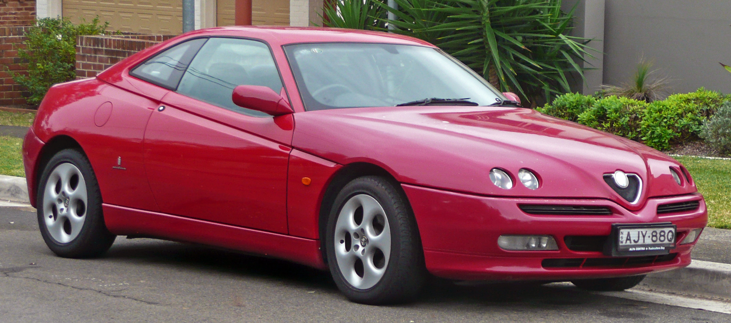 File:1998-2003 Alfa Romeo GTV Twin Spark coupe 01.jpg