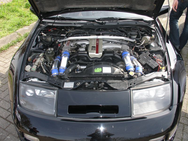 Nissan 300ZX Twin Turbo Black Engine