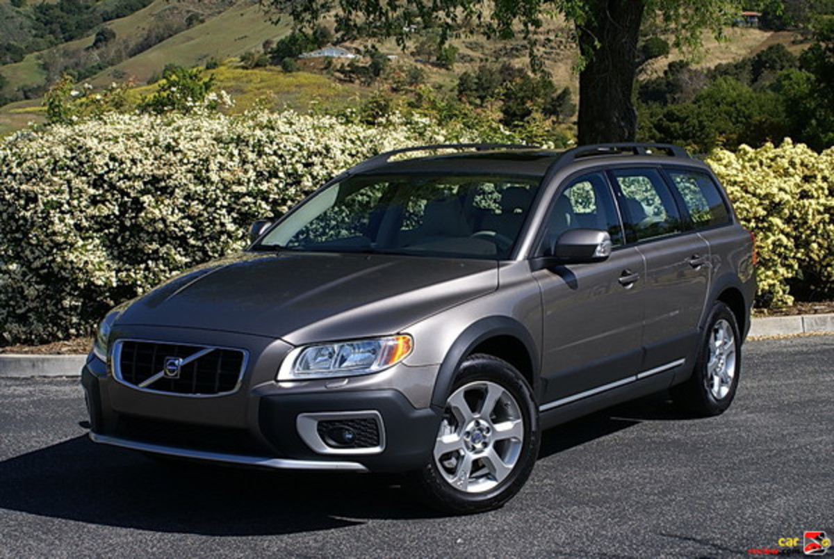 This is a review of the newly designed 2008 Volvo XC70 (Cross Country) 3.2,