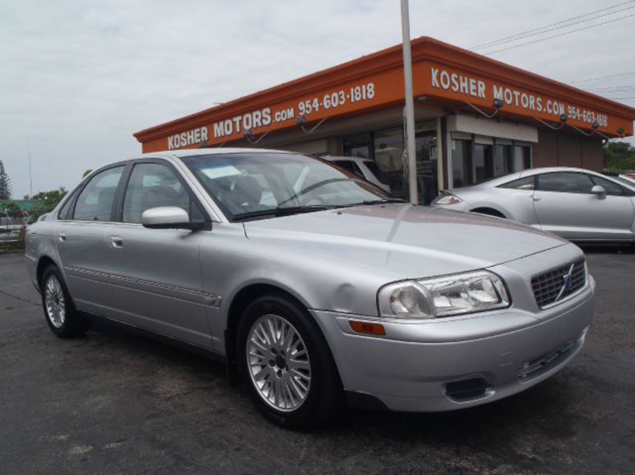 2004 VOLVO S80 29 silver 4 door 2 wheel drive automatic transmission