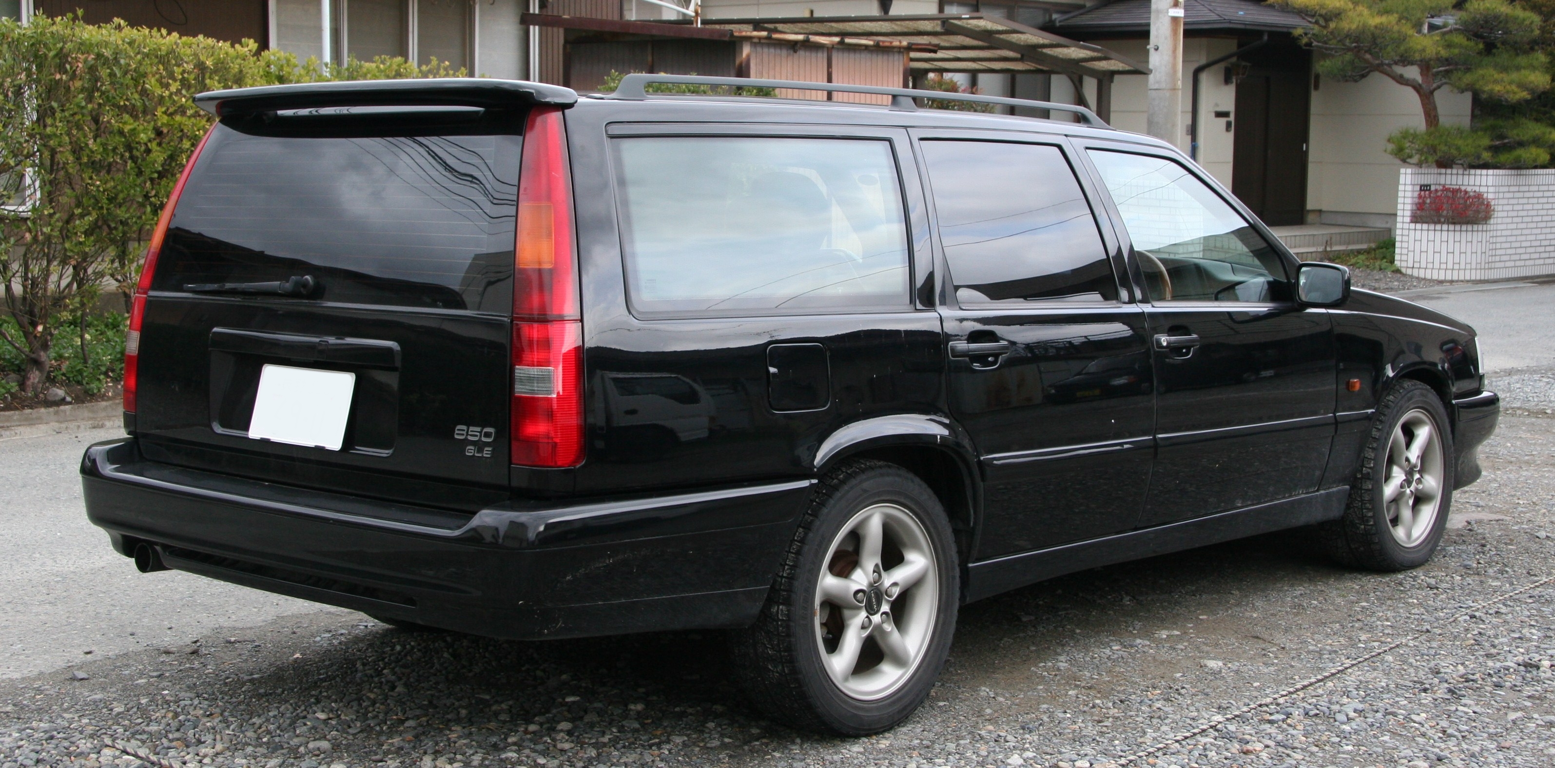 File:Volvo 850 GLE rear.jpg