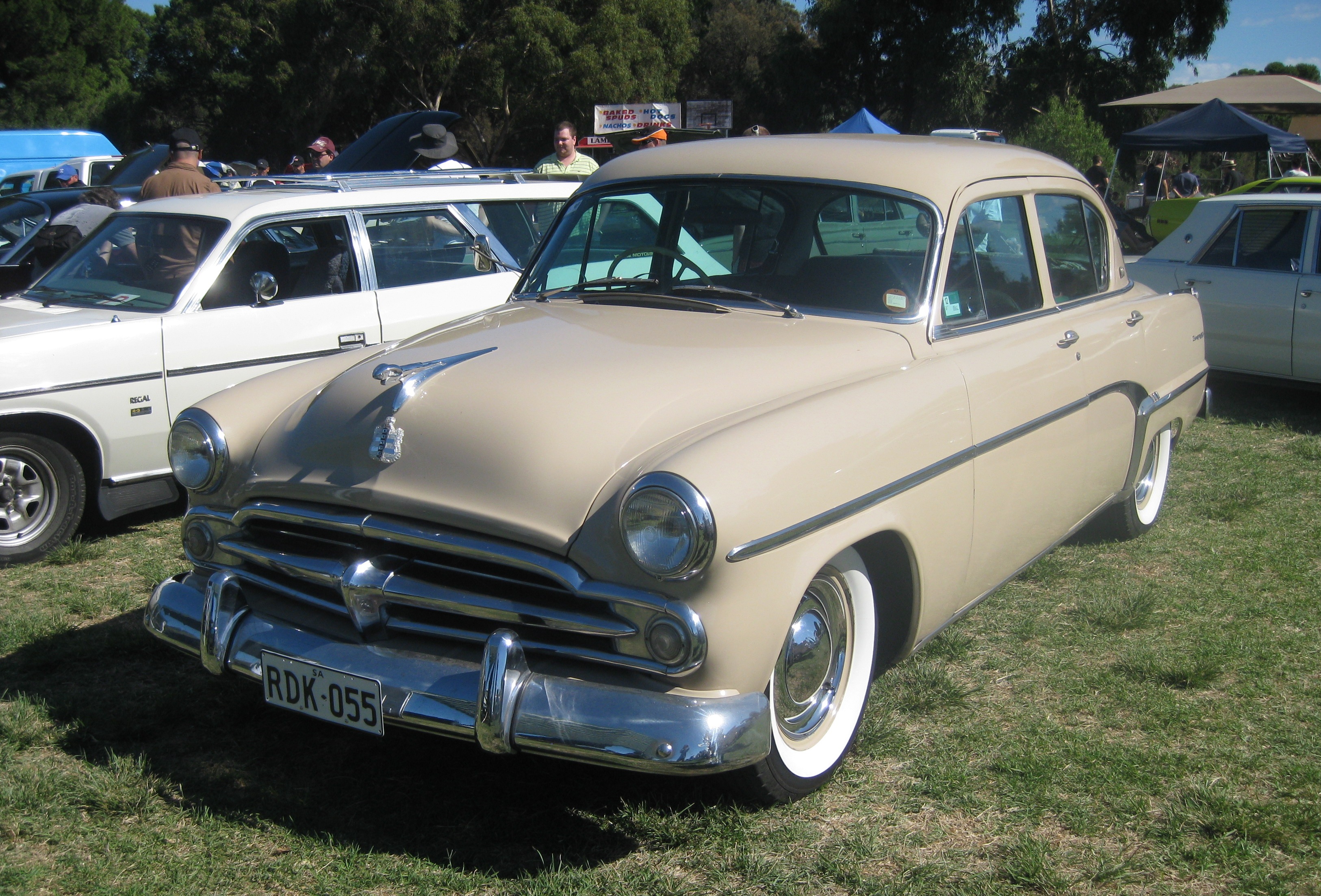 File:Dodge Kingsway 1955 (front).JPG