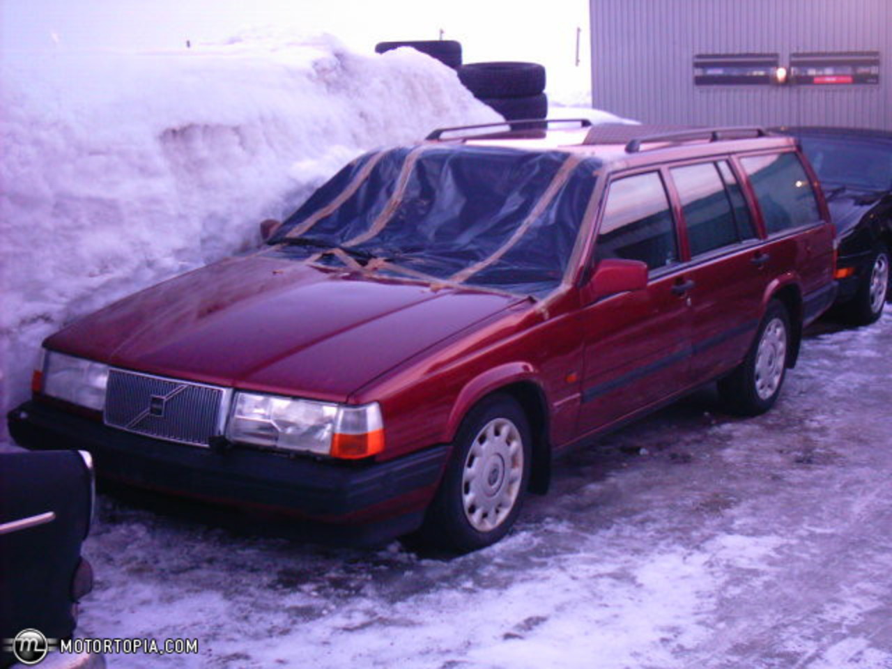 Photo of a 1994 volvo 945 GL (THE ELK=)). 568 views; comment; forward car