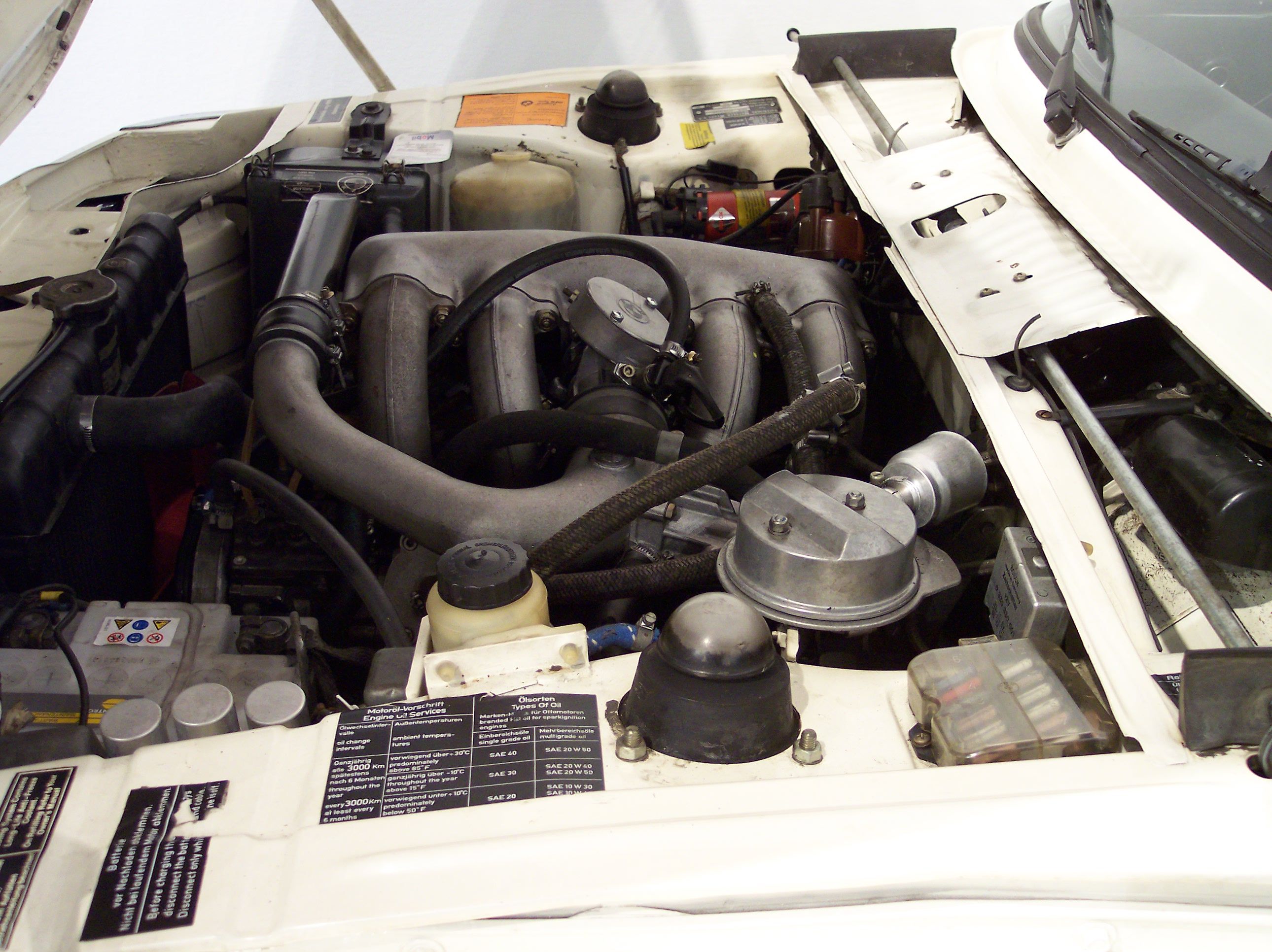 File:BMW 2002 turbo engine TCE.jpg