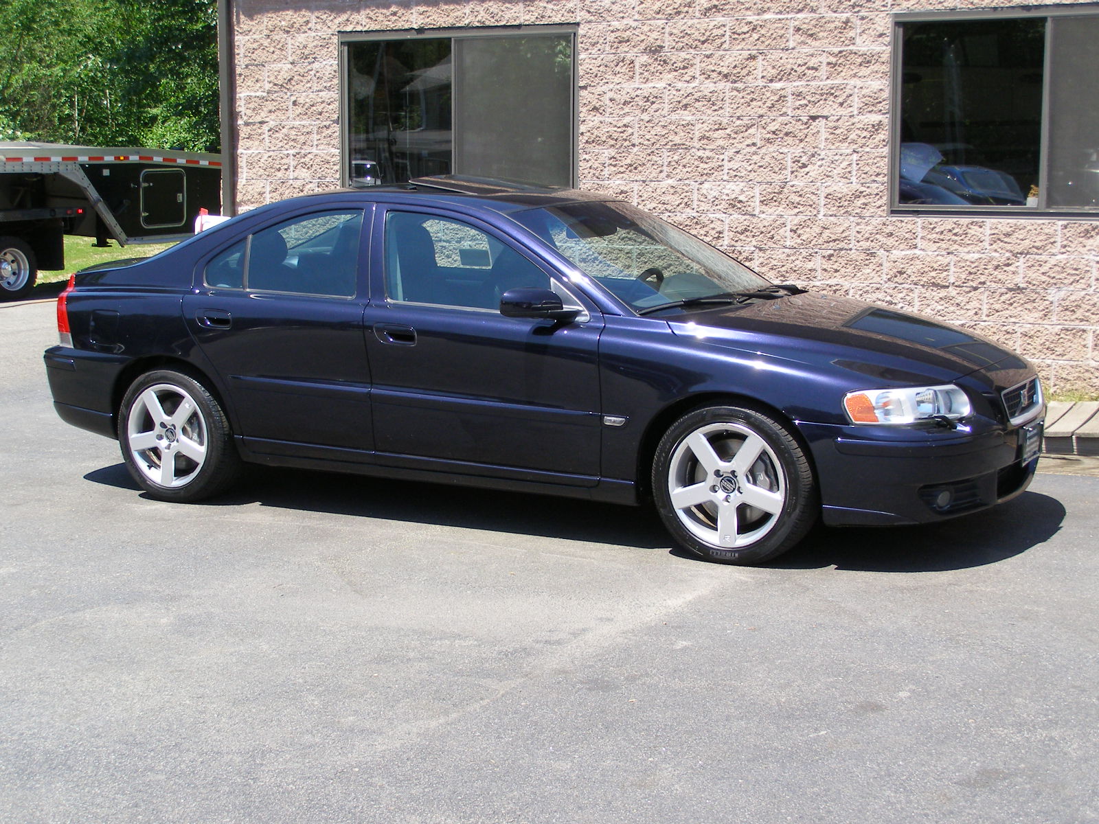Volvo S60 R AWD - cars catalog, specs, features, photos, videos, review,