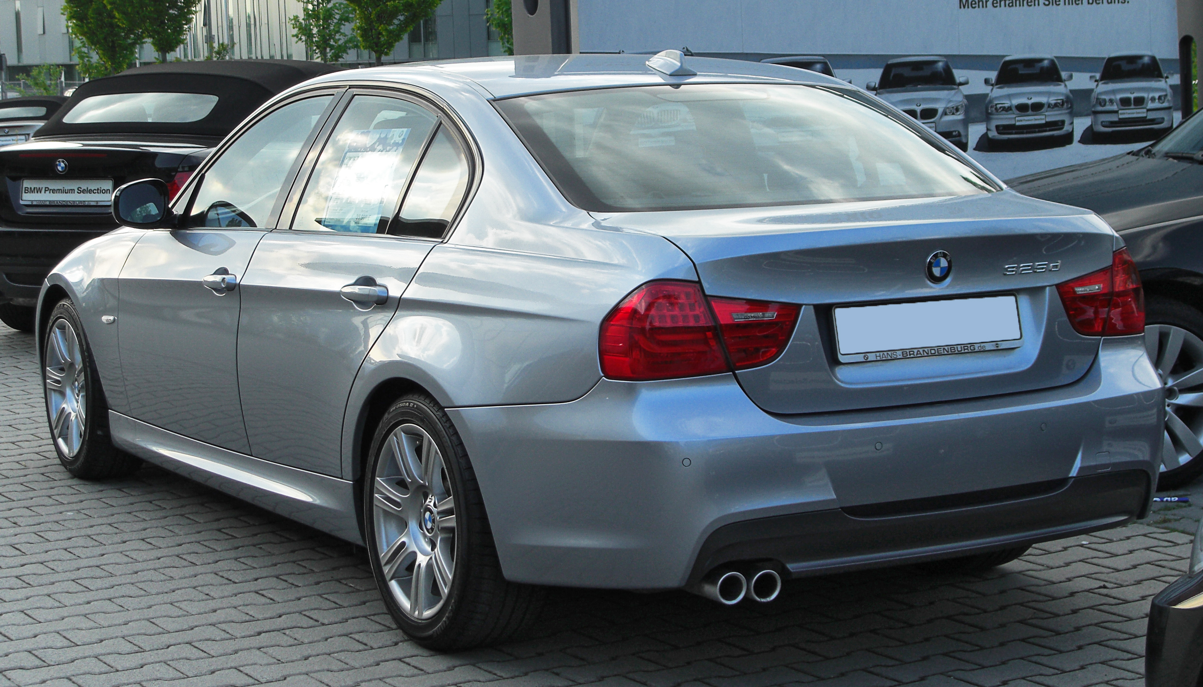 File:BMW 325d M Sportpaket (E90) Facelift rear 20100516.jpg
