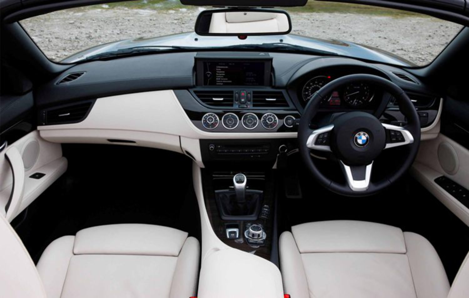 The seats with their integrated headrests come as standard on the BMW Z4