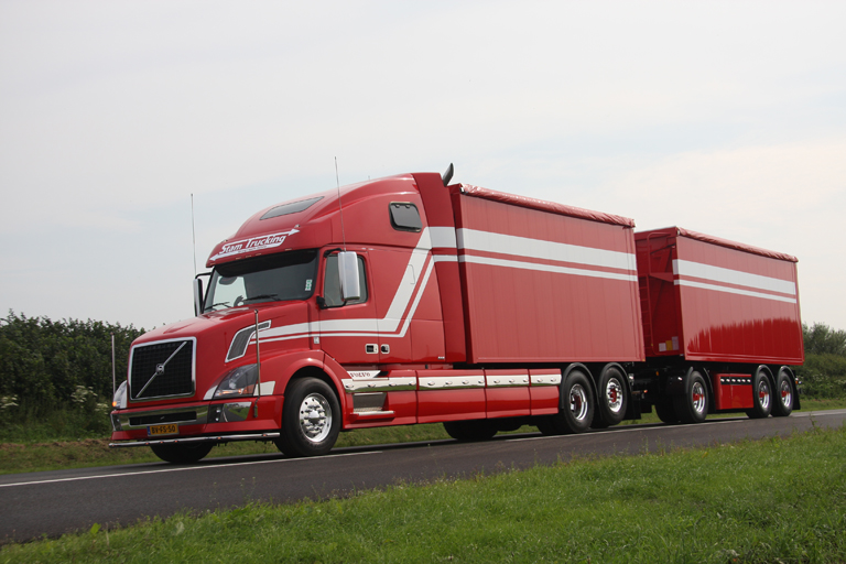 Merk en type: Volvo VN Eigenaar: Stam Trucking Locatie: Assen