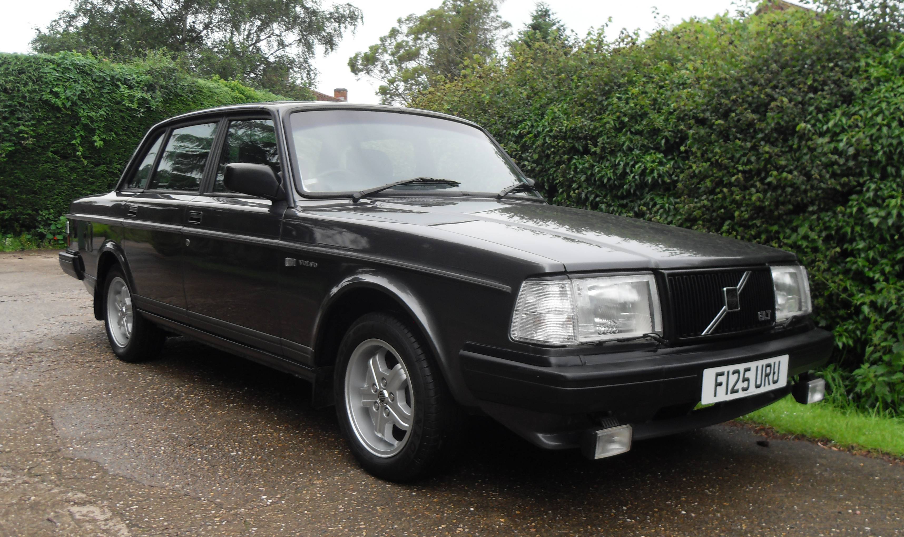 1989/F Volvo 244 GLT: Timeless and classy colour scheme of Dark Grey