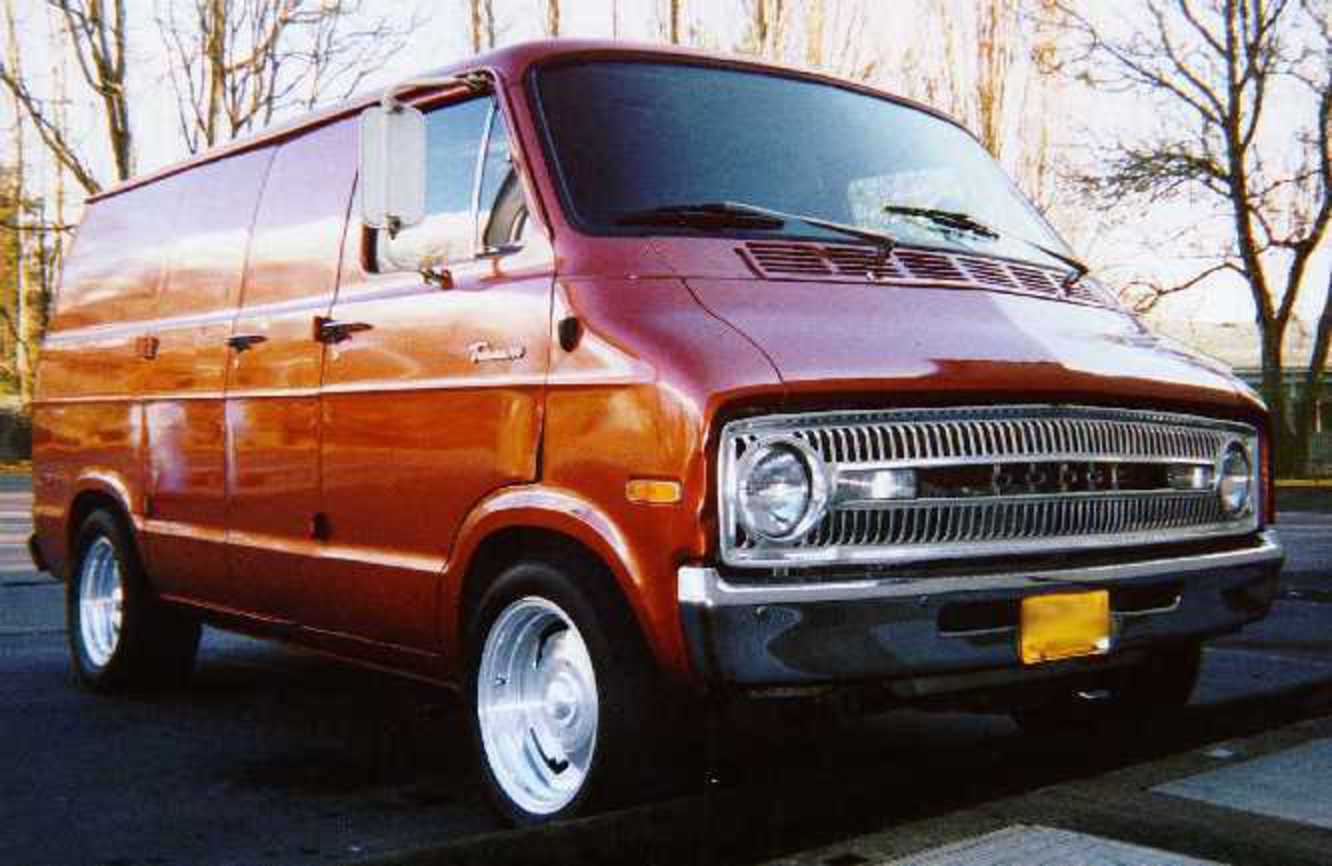 1972 Dodge Tradesman 100 Van, Best ET: 13.787 seconds @ 101.51 mph.