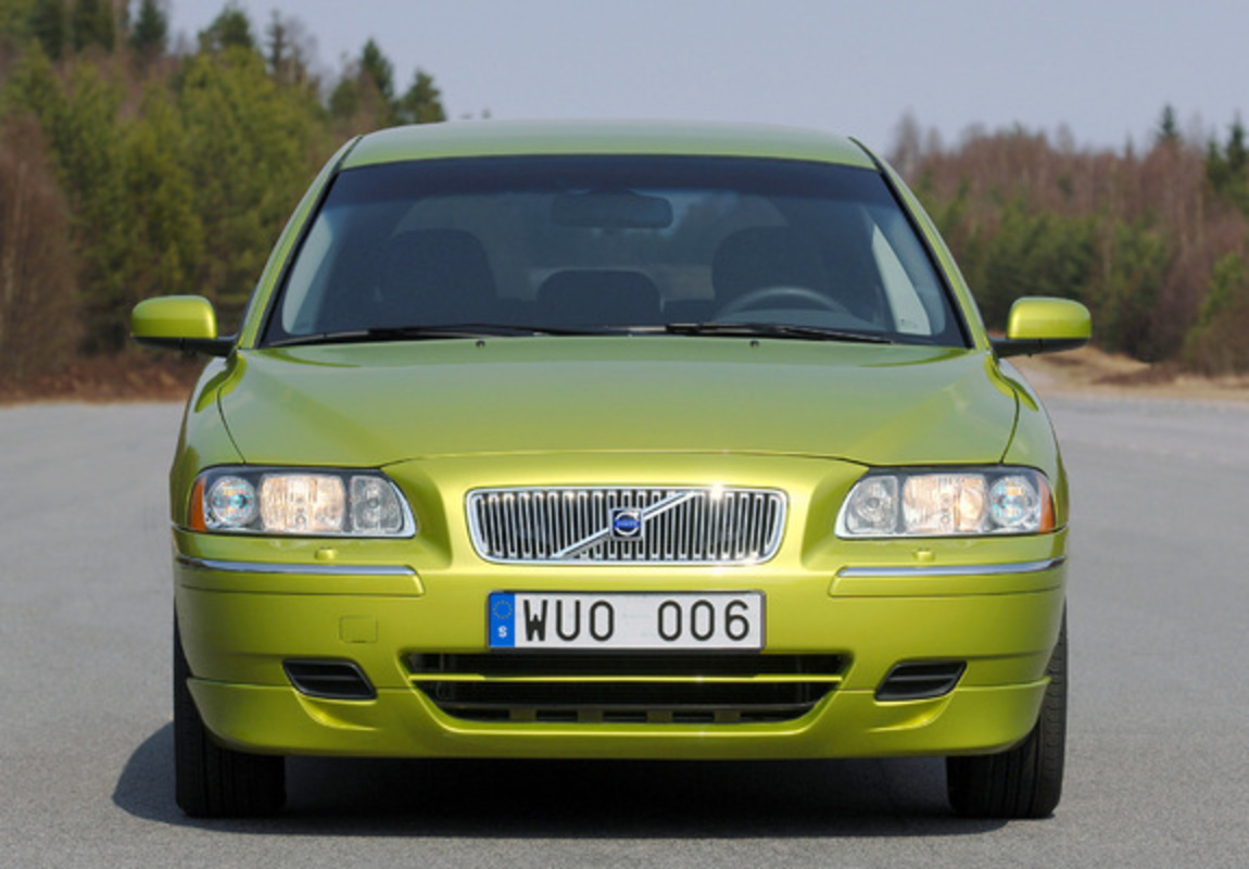 Download / Preview - Photos of Volvo V70 Multi-Fuel 2006 (2048 x 1536)