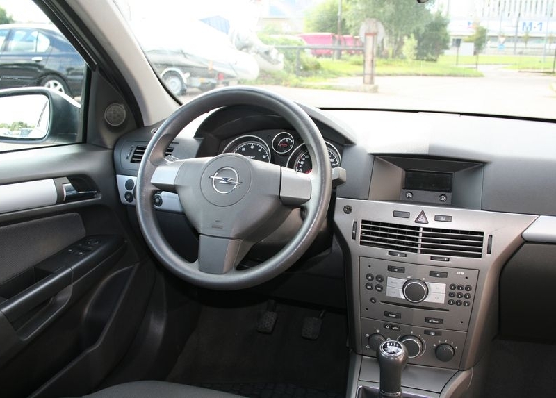 Opel Astra GL 14 Caravan: 11 photo
