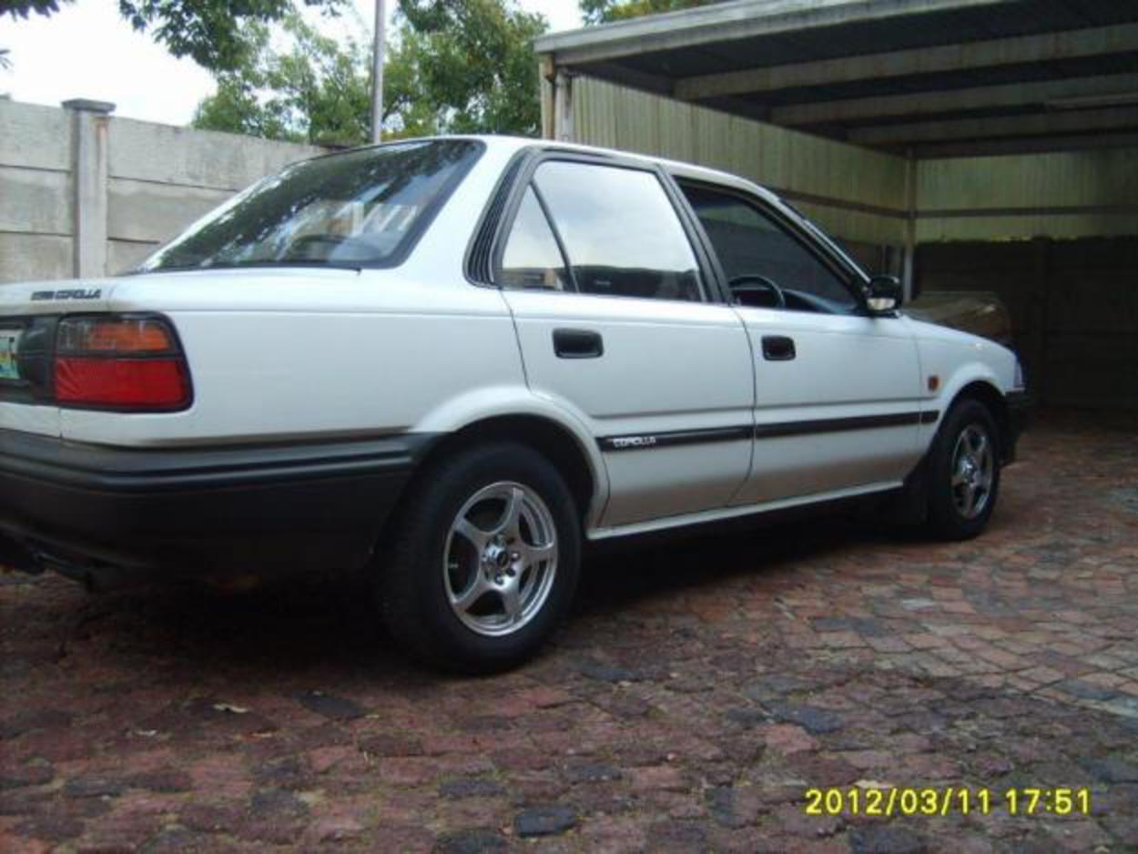 Pictures of Toyota Corolla GL 1.6 16 valve