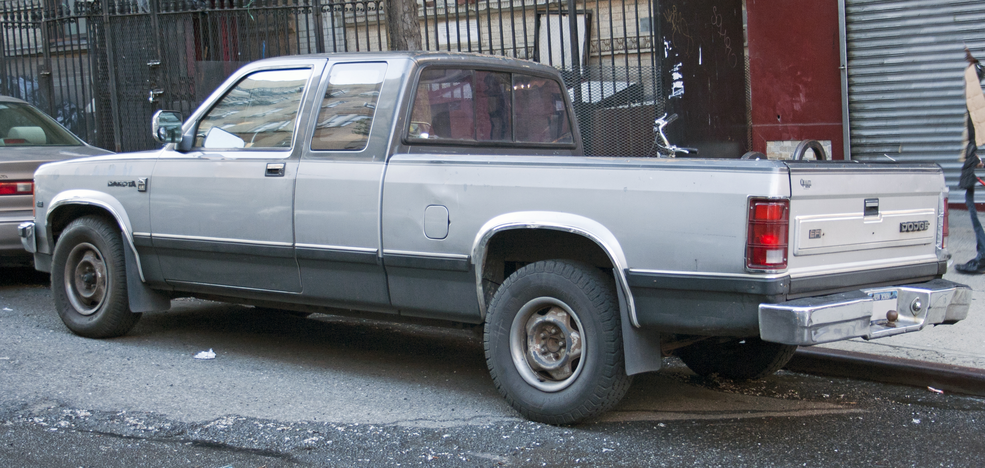 File:1990 Dodge Dakota LE 3.9 rear.jpg