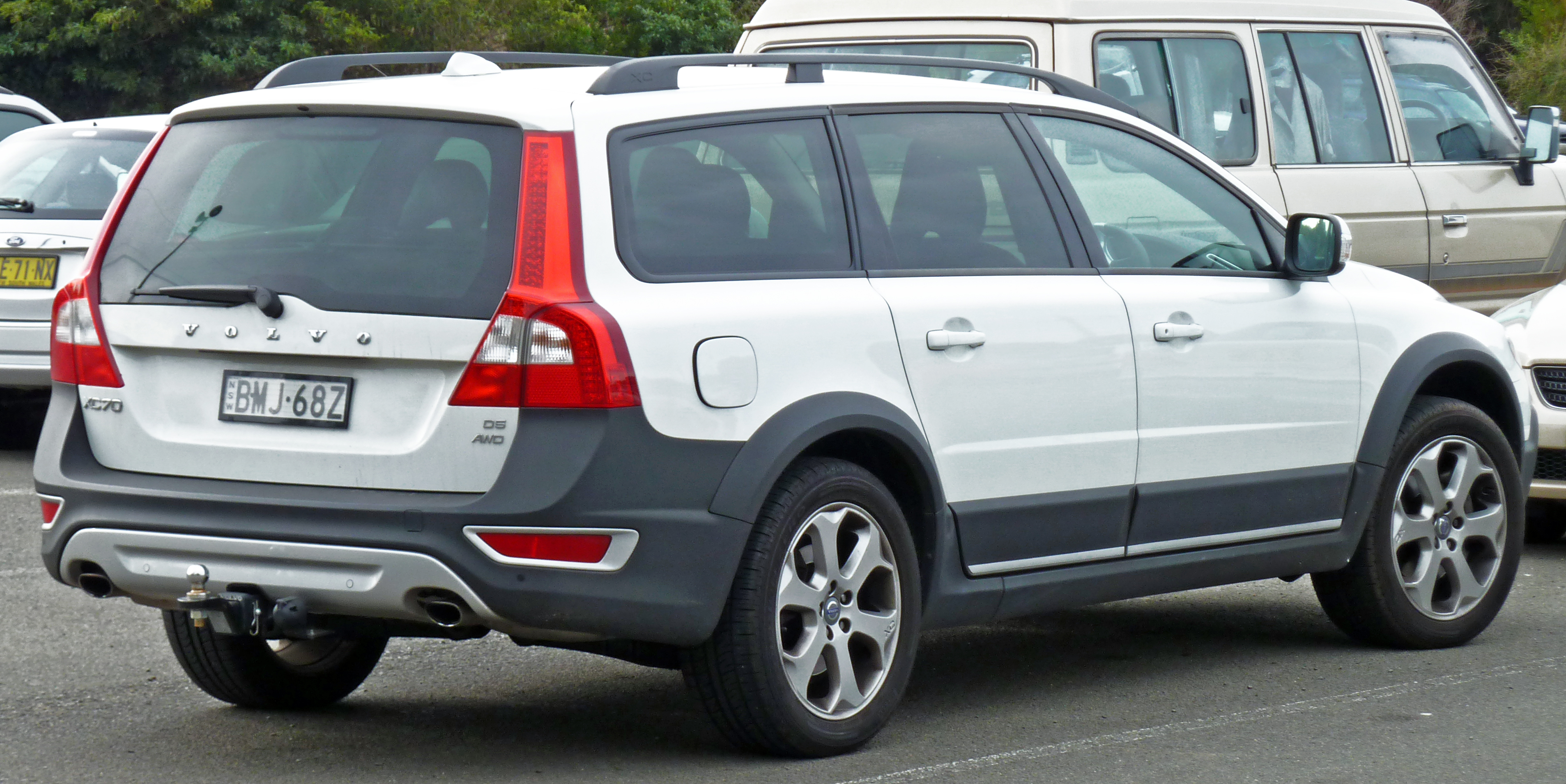 File:2007-2010 Volvo XC70 (BZ) D5 station wagon 01.jpg
