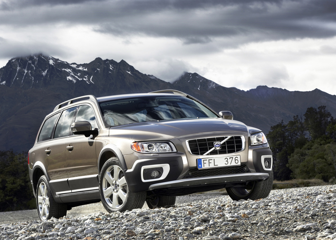 Volvo has released the first official pics of the new 2008 Volvo XC70 a few