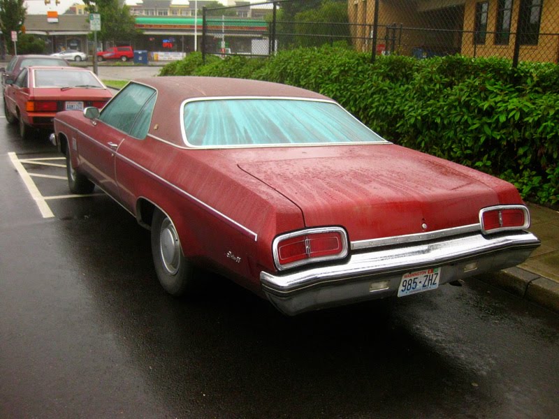 Oldsmobile Delta 88 Holiday sedan