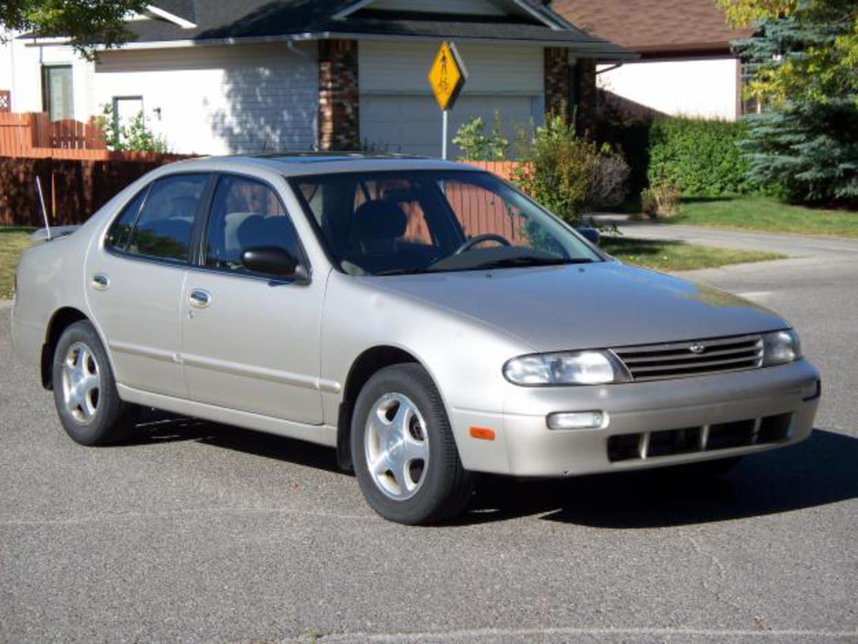 1995 Nissan Altima GXE $4,350.00 OBO - Shawnessy
