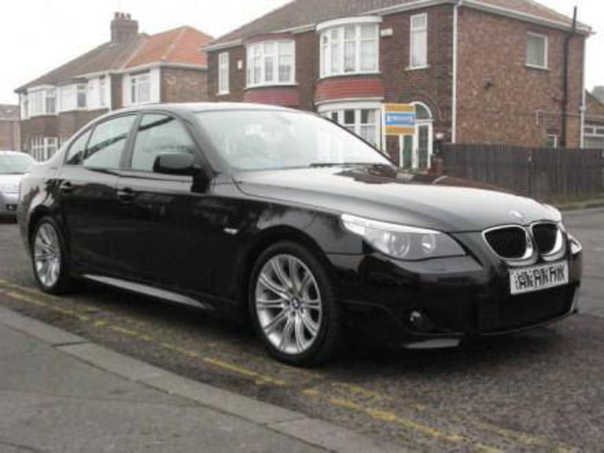 Front view of of sedan BMW 520d Cars picture gallery with specs