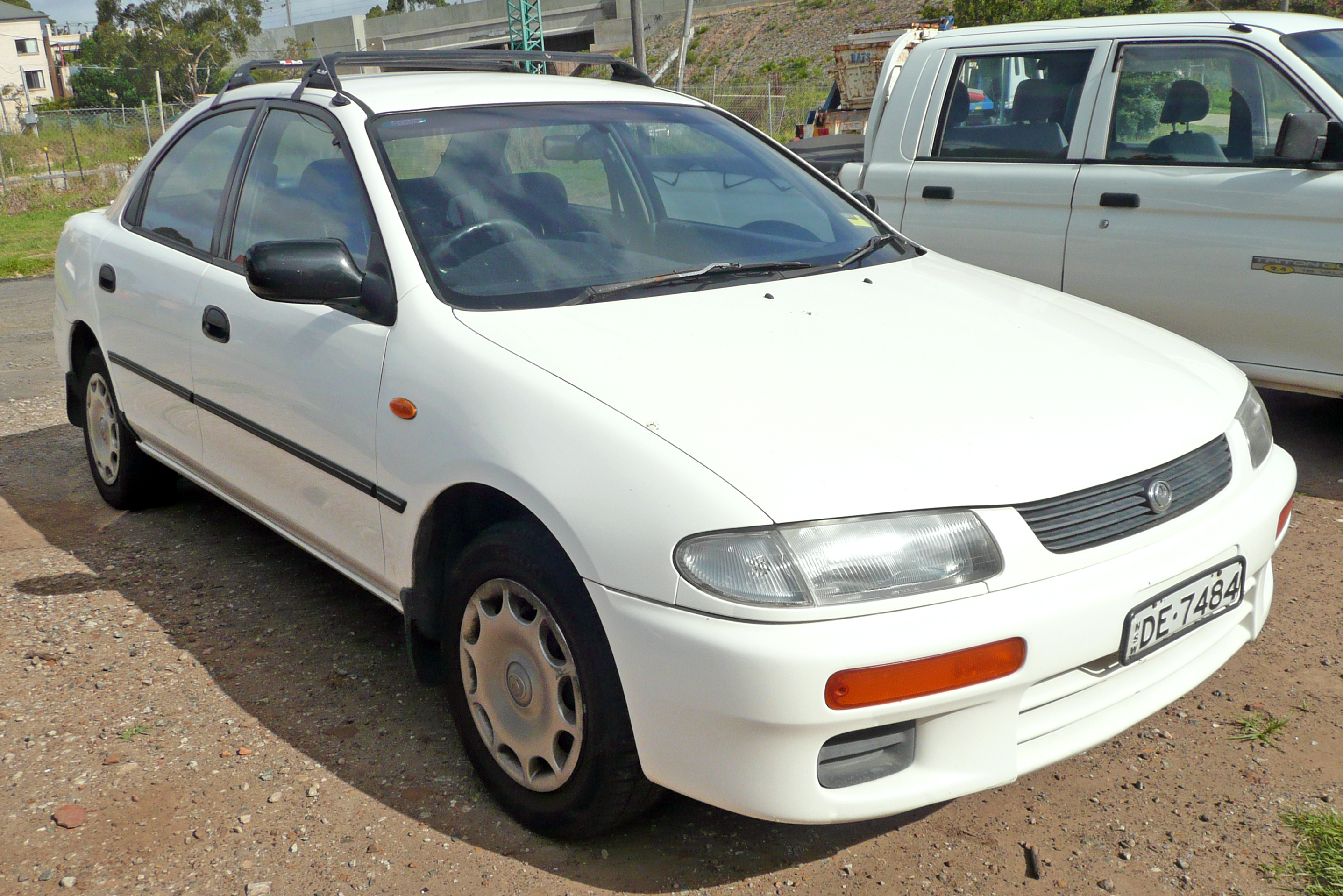 File:1994-1996 Mazda 323 ProtegÃ© (BA) sedan 05.jpg