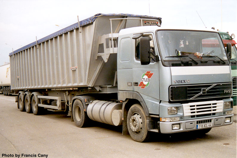 Transports CTLCO Volvo FH12-380 taken in October 2001 at Chalons, France.