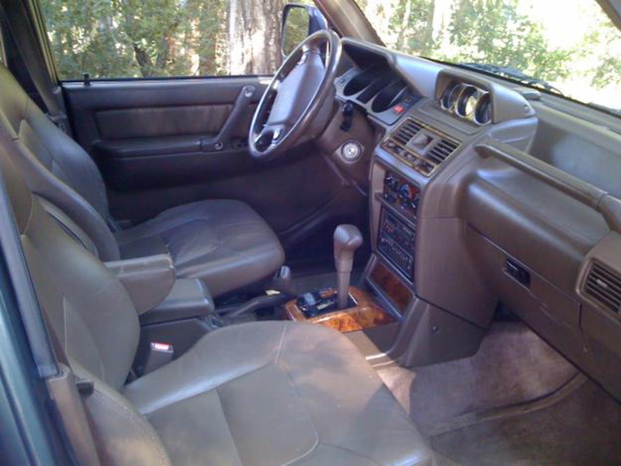 Pictures of 1995 Mitsubishi Montero SR V6 4x4, 7 seater - $5000