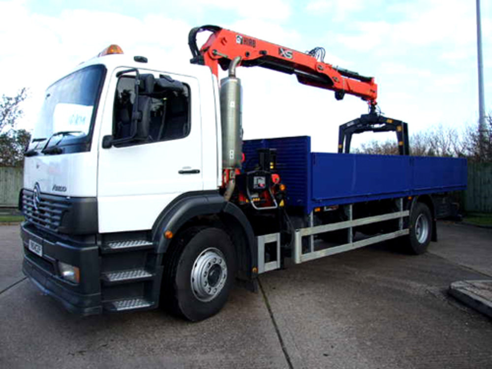 MERCEDES BENZ ATEGO 1823. Superb '04 registered aluminium dropside with HIAB