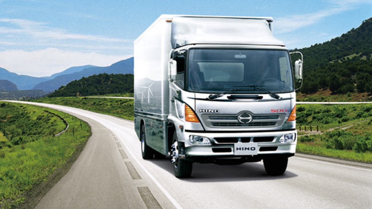 The Hino 500 Series finally has the option of a self-shifting gearbox.