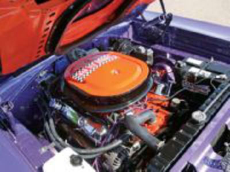 1970 Dodge Coronet Motor. Larry's Bee is an original V-Code 440 Six Pack car
