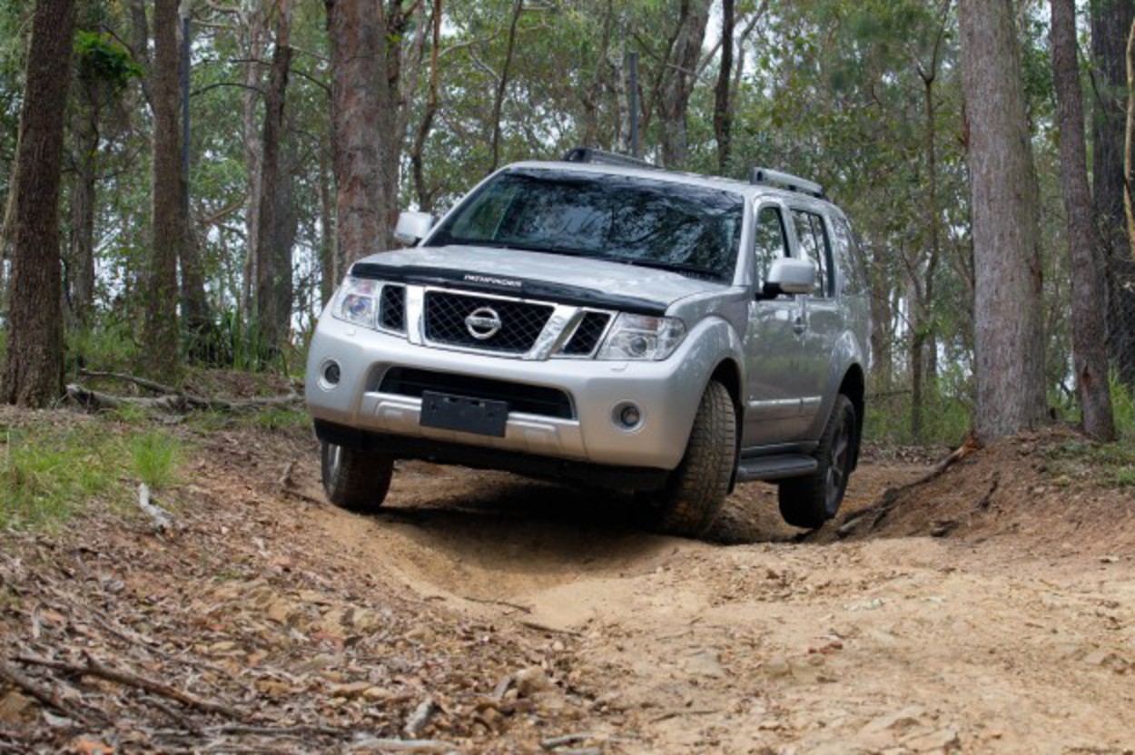 Ниссан патфайндер видео. Nissan Pathfinder 5. Nissan Pathfinder r51 off Road. Nissan Pathfinder 2008 off Road.