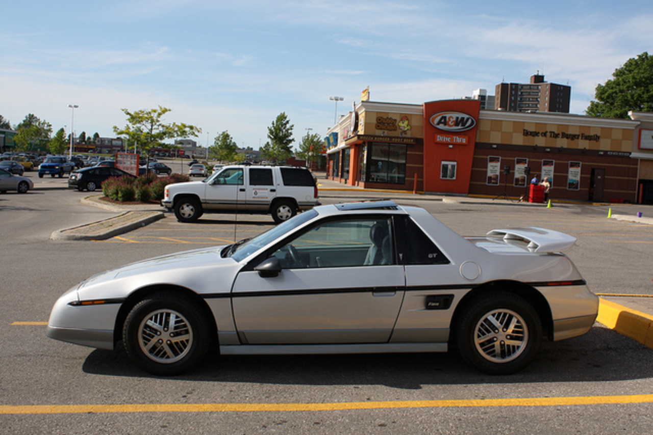 Fiero hope 100. Pontiac Fiero gt 1985. Pontiac Fiero gt. Понтиак Фиеро 1983. Pontiac Fiero Supercharger 1987.