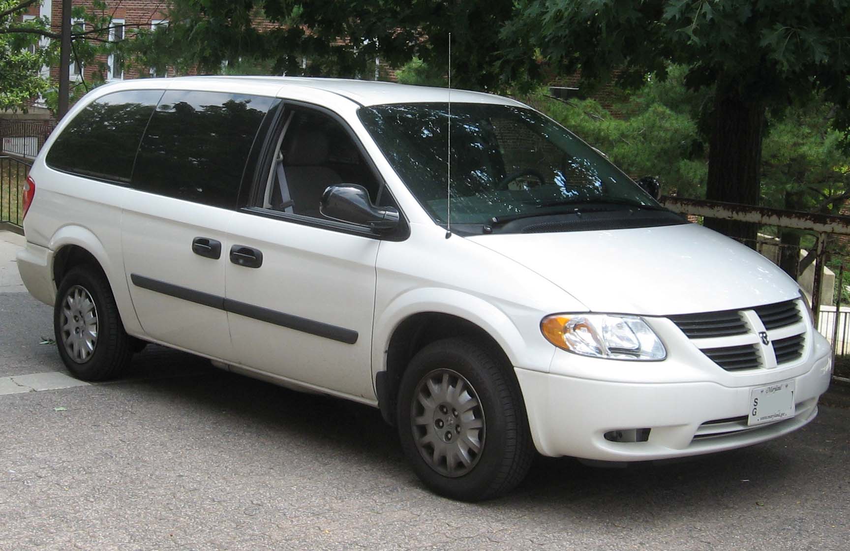 File:2005-2007 Dodge Grand Caravan SE.jpg