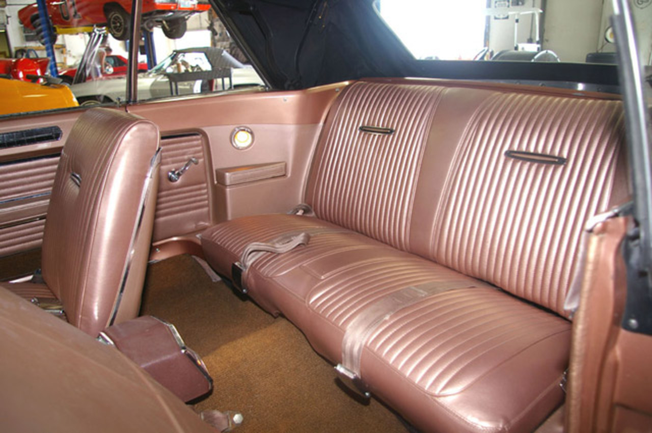 Classic Car Photo Gallery: 1967 Dodge Coronet R/T Convertible: Backseat View