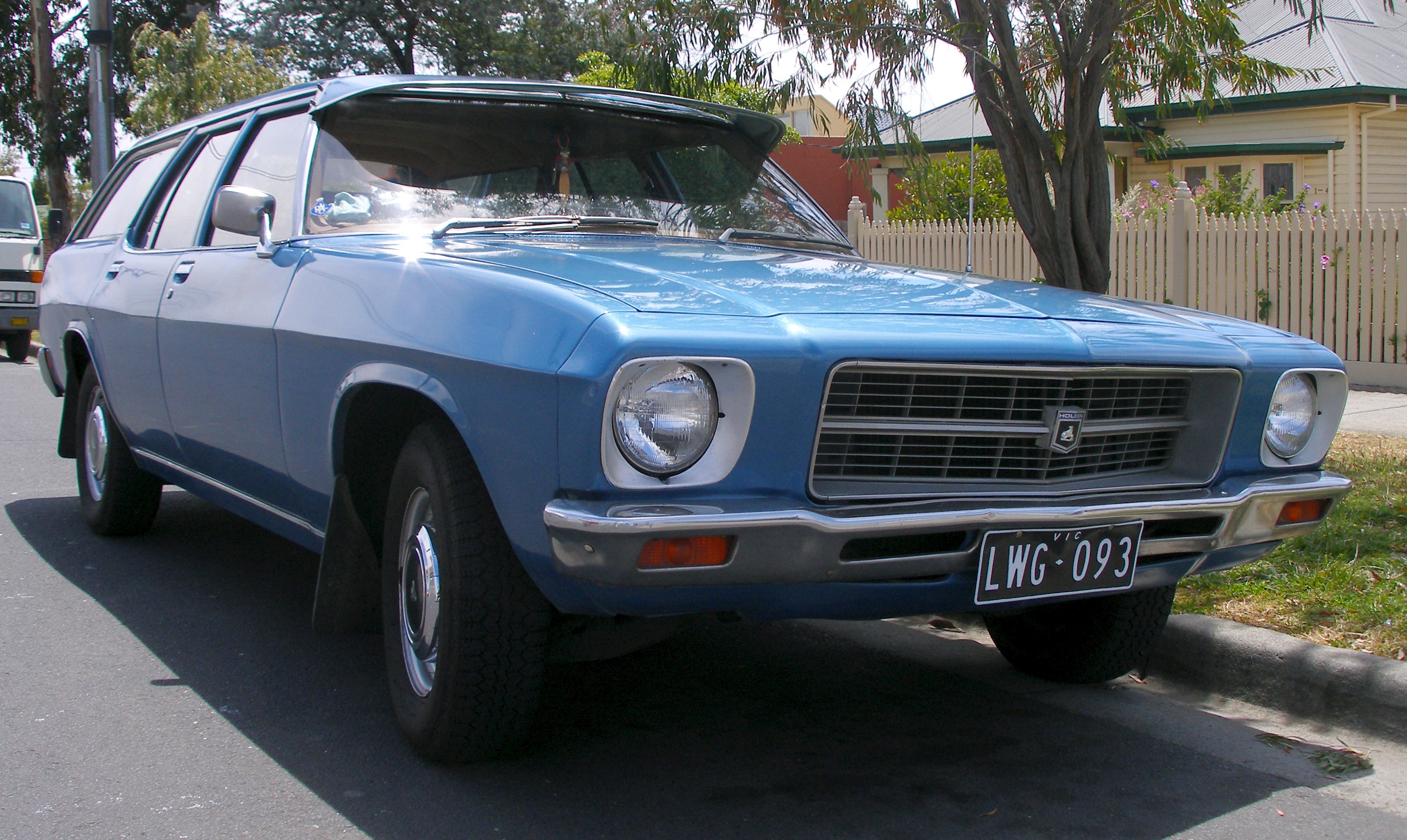 File:1971-1974 Holden HQ Kingswood station wagon 01.jpg